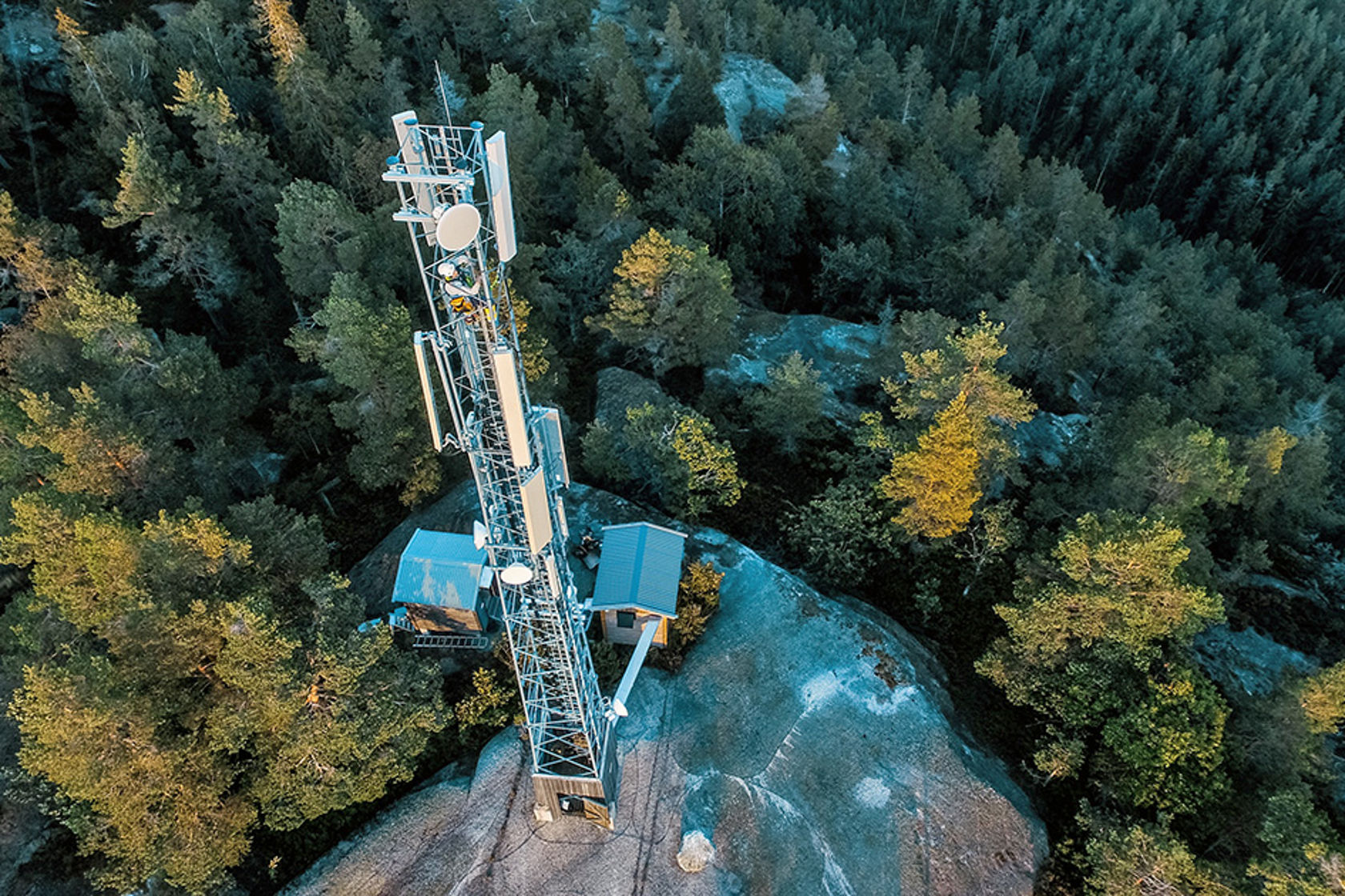 En av våre telemaster med teknisk rom.