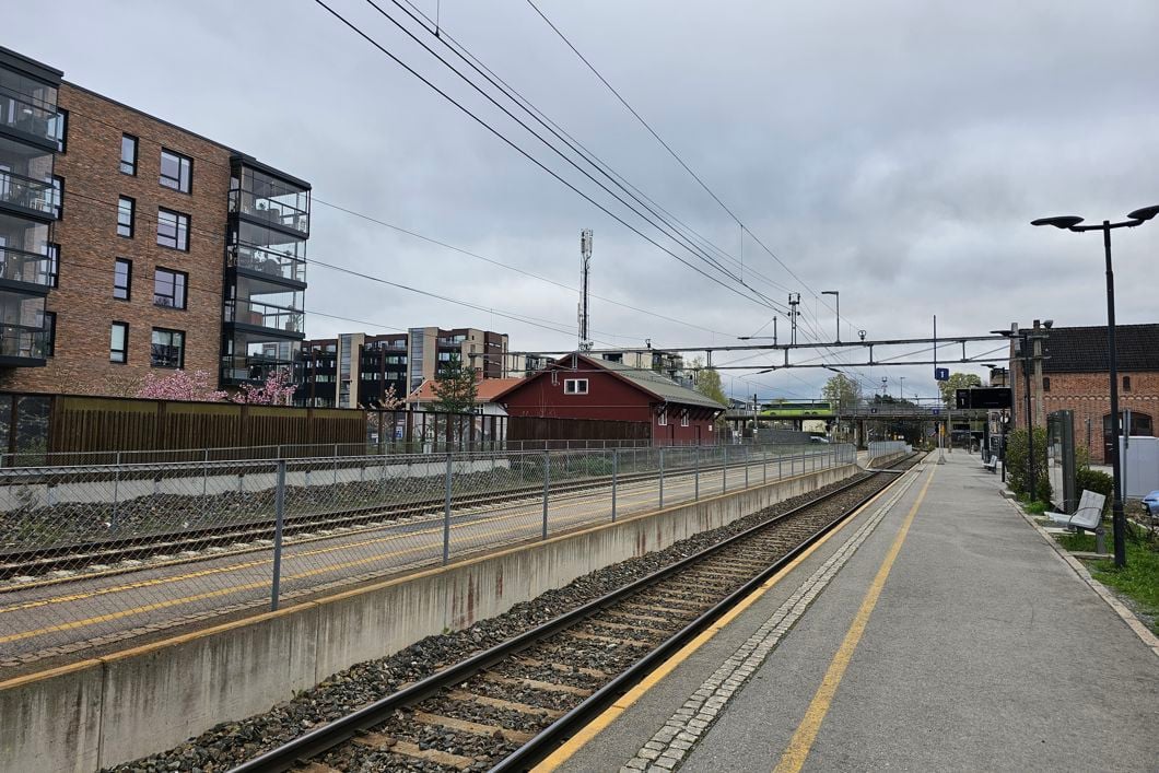 Bildet av Jessheim stasjon fra perrongen