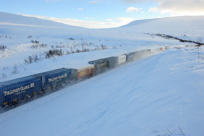 Godstog på vei over Saltfjellet på Nordlandsbanen. Foto: Øystein Grue, Bane NOR