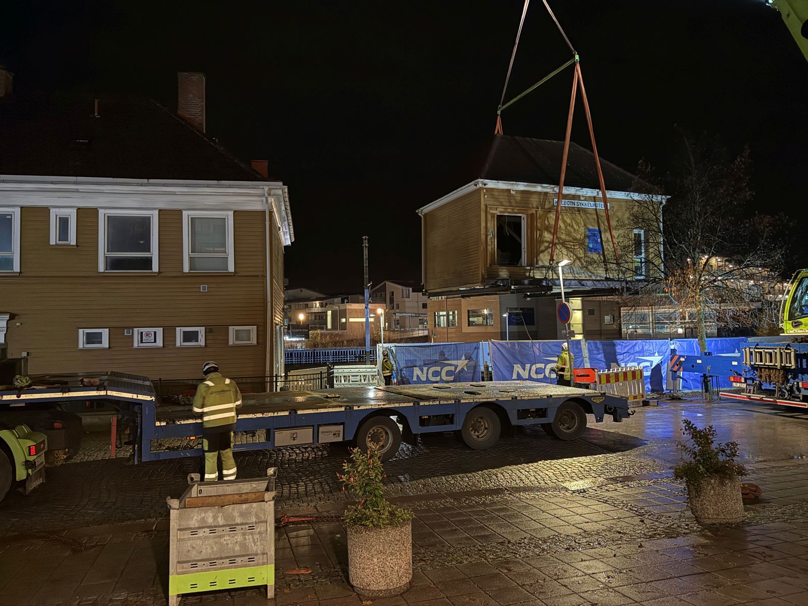 Sykkelhotellet heises på plass igjen