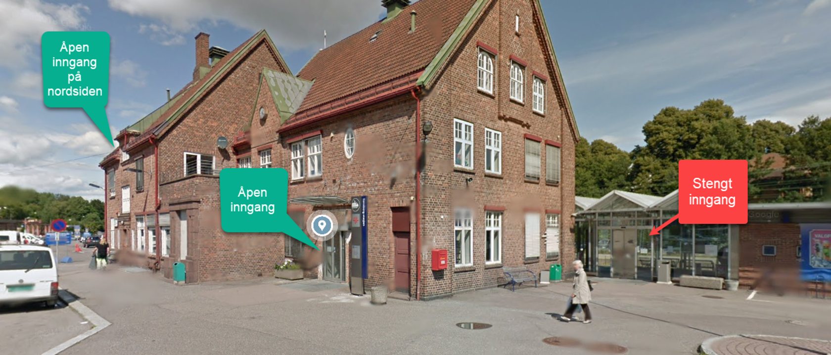 Bilde av stasjonsbygget som viser hvilke innganger som er stengt og åpne