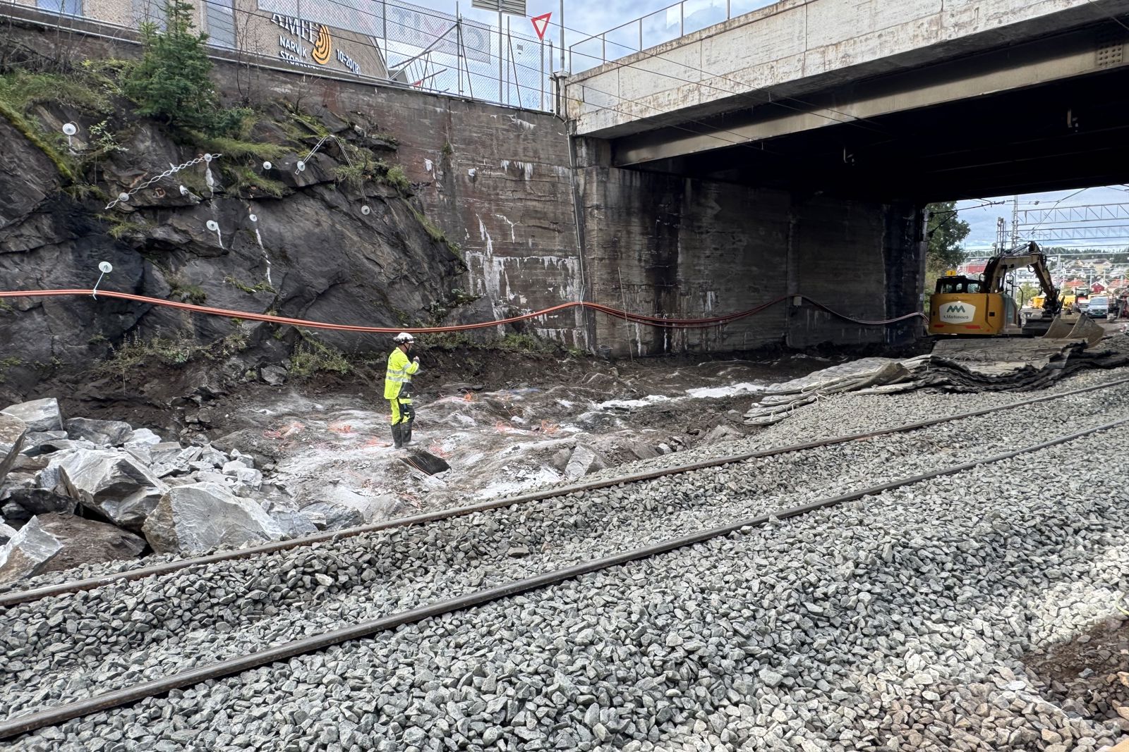 Klargjøring til sprengning ved Taraldsvikbrua i Narvik 