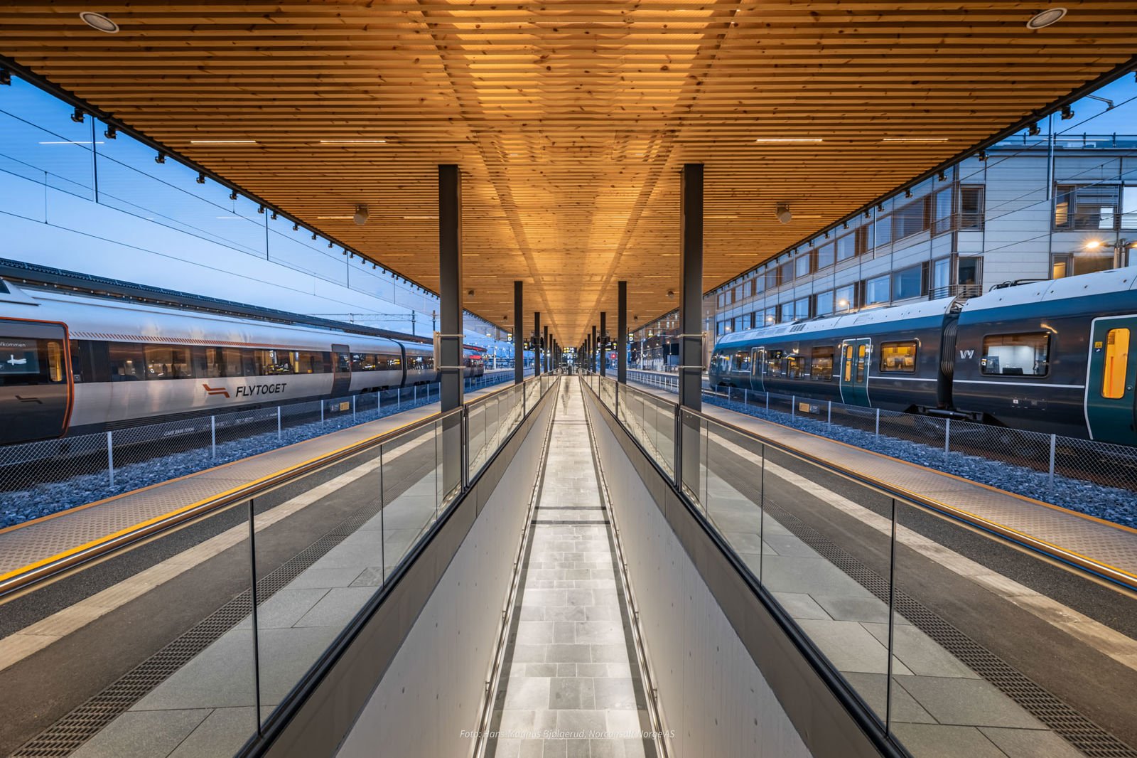 Rampe opp til plattform fra personundergangen