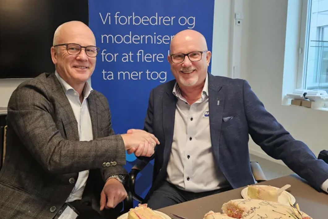 Bane NORs konsernsjef Thor Gjermund Eriksen og Gudmund Roen, daglig leder i Hæhre Entreprenør.