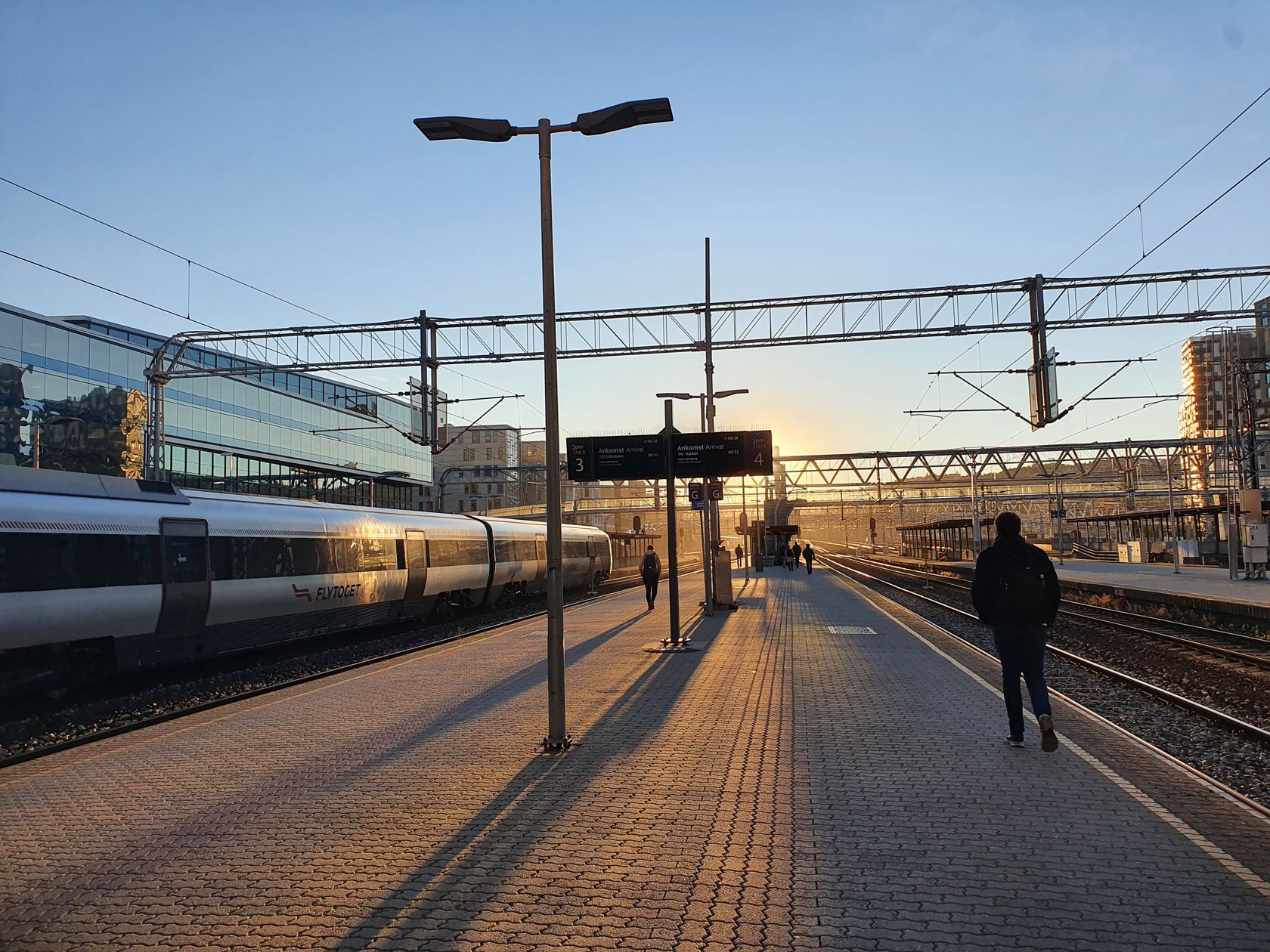 Bilde av Oslo Sentralstasjon i motlys