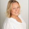 Hodebilde av smilende dame