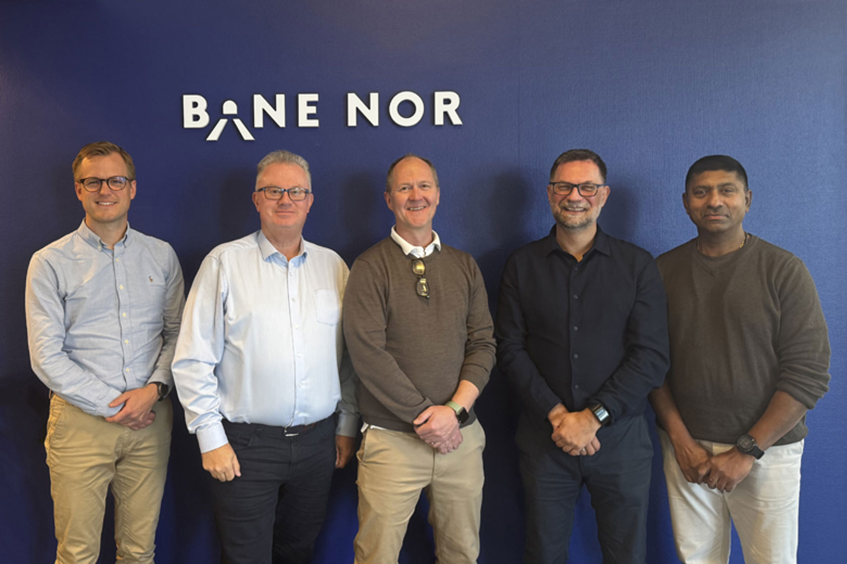Gruppebilde av representanter fra ledelsen i Bane NOR og COWI