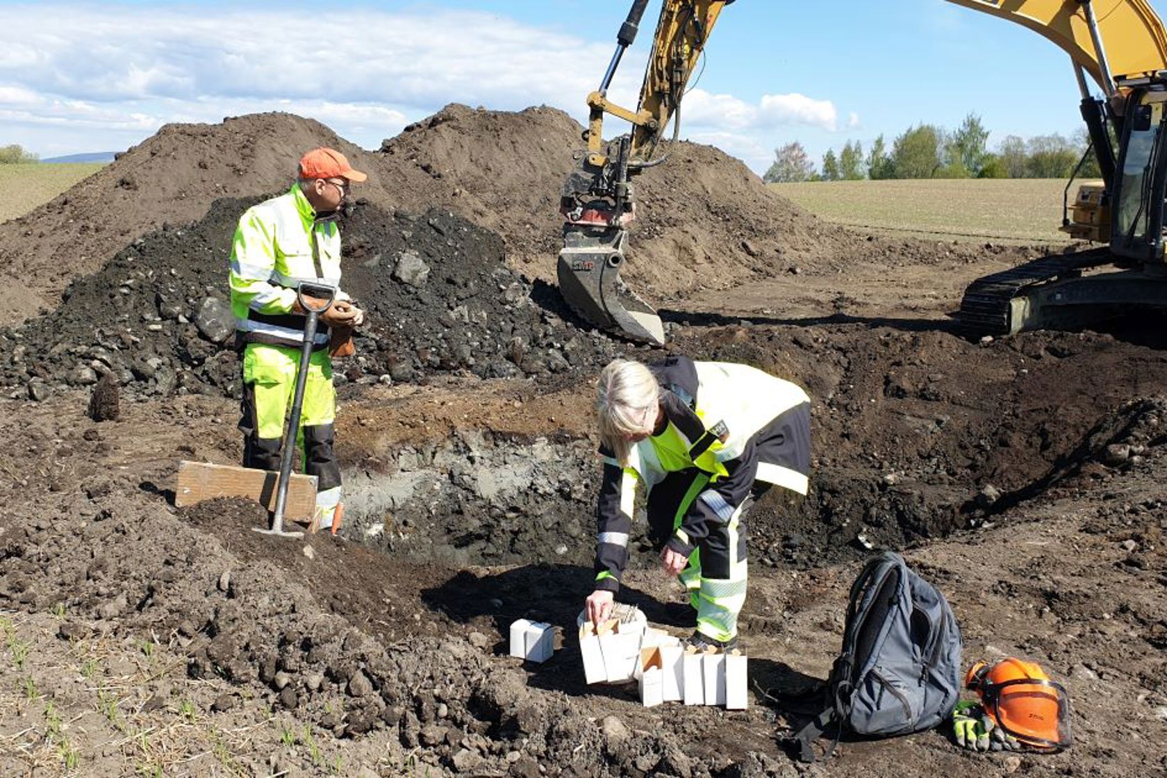 Jordprøvene som ligger til grunn for utlekkingstestene ble tatt av Trond Knapp Haraldsen som er seniorforsker på NIBIO og miljøleder Trine Holm i Bane NOR i 2019. 