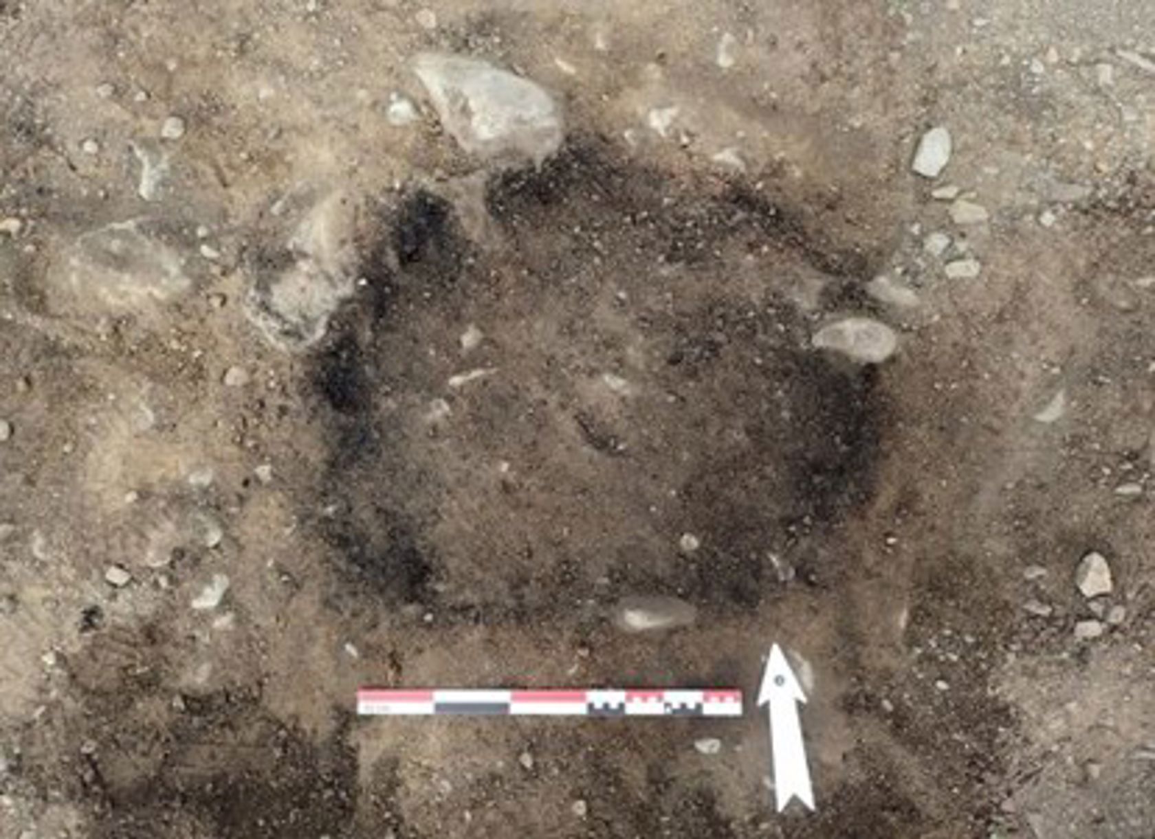 Bildet viser restene av en jernutvinningsovn på Müsli. 