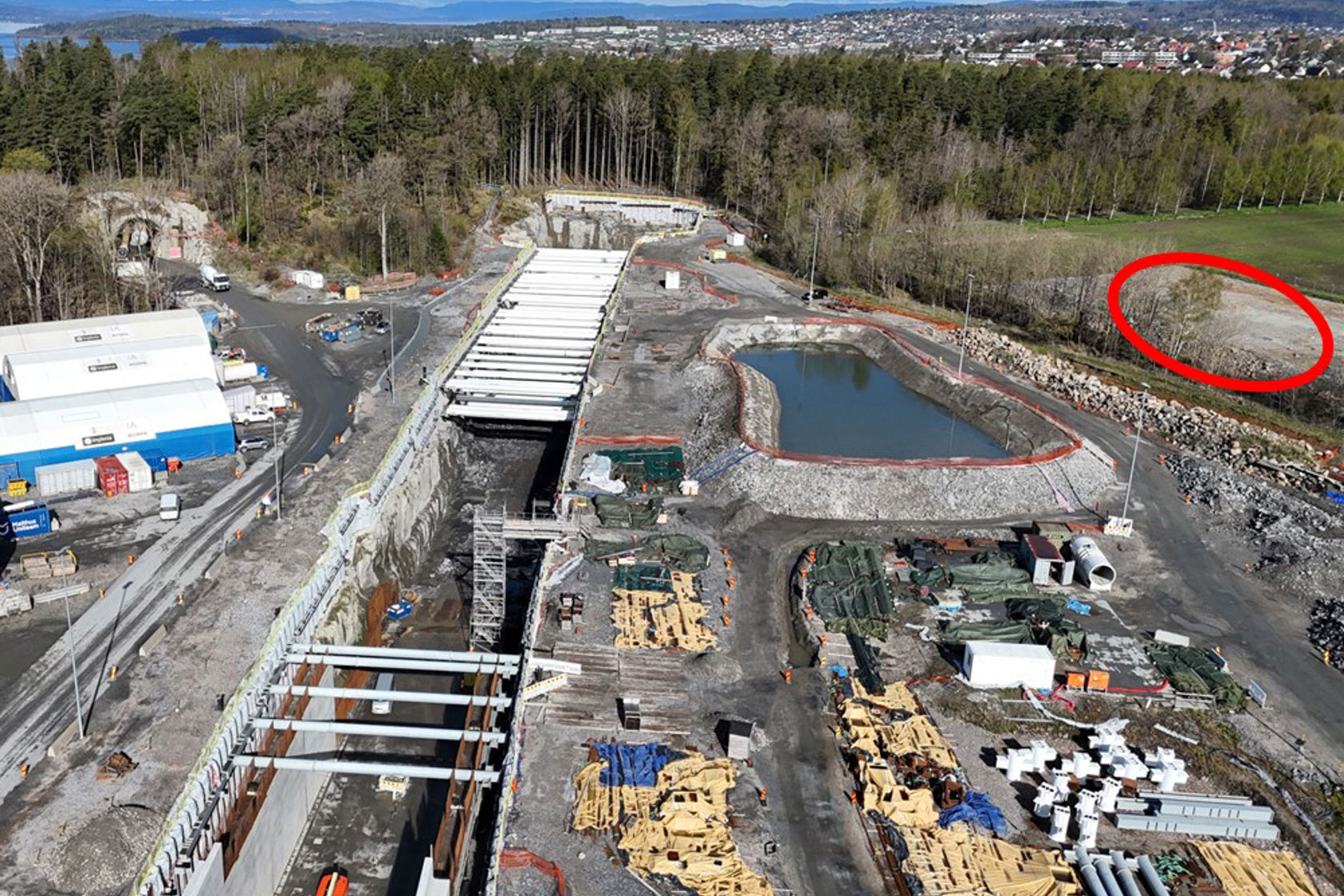 Dronefoto som viser aktuelt område for mulig etablering av knuseverket. 