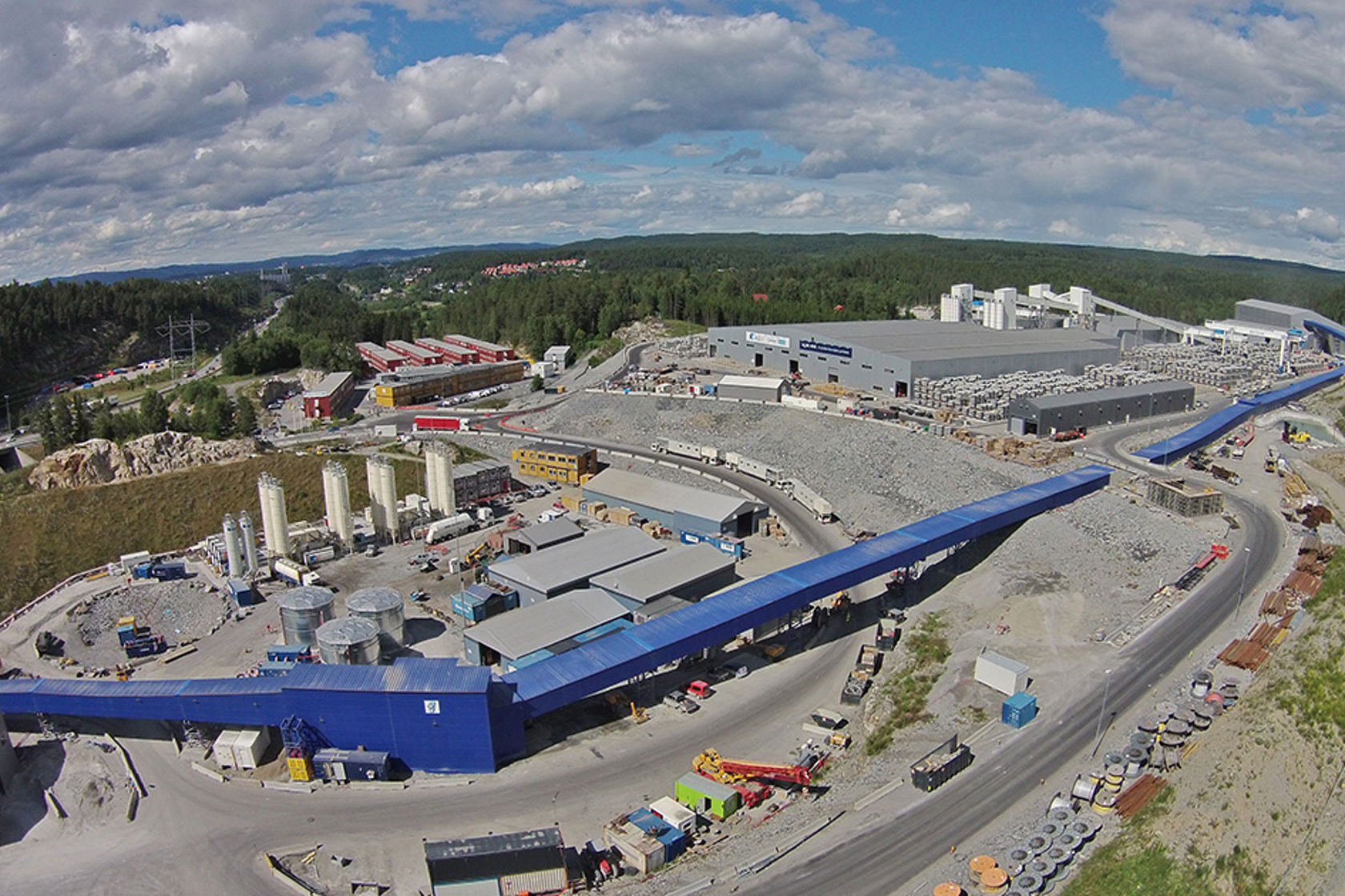 Fabrikkområde på Åsland som snart jevnes med jorden og skal bli natur- og friluftsområde. 