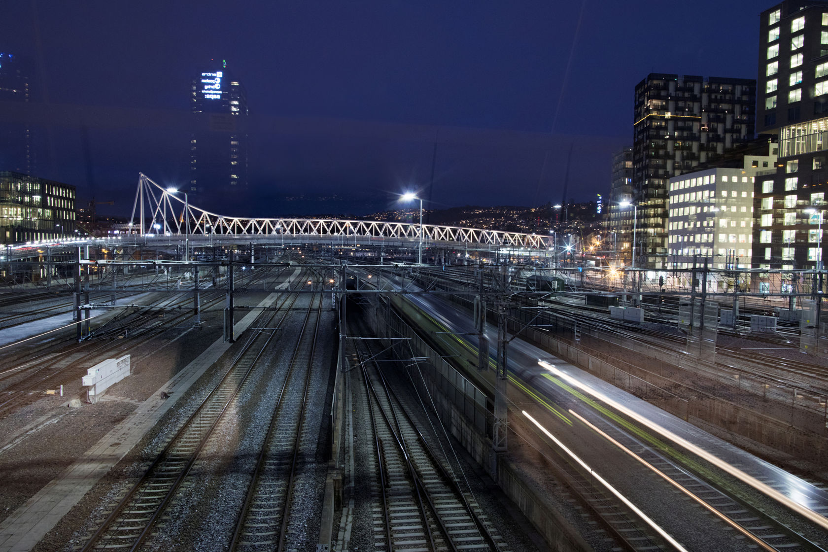 Oversiktsbilete over jernbanespor på Oslo sentralstasjon