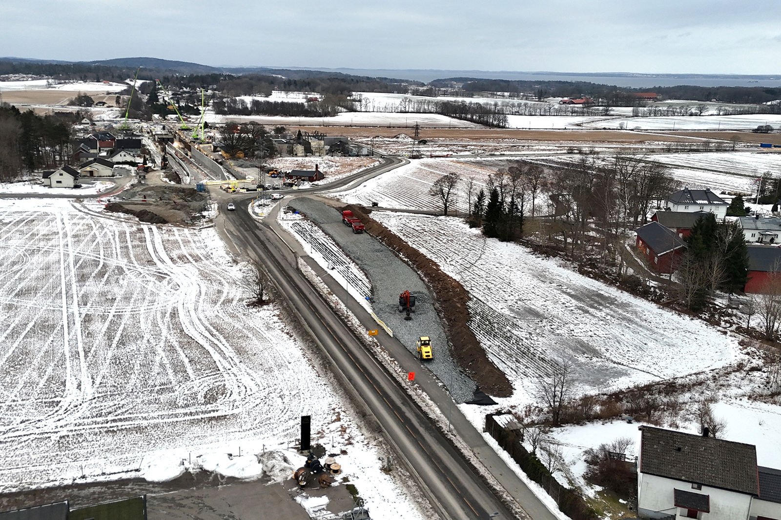 Dronefoto som viser den aktuelle strekningen som legges om og lysreguleres.