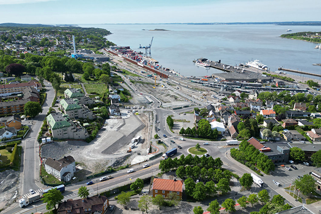 Oversiktsfoto som viser deler av Moss by mot sjøen.