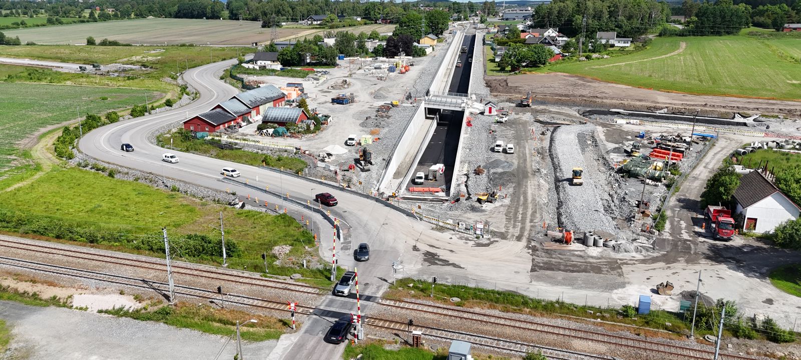 Dronefoto som viser veikulverten. 