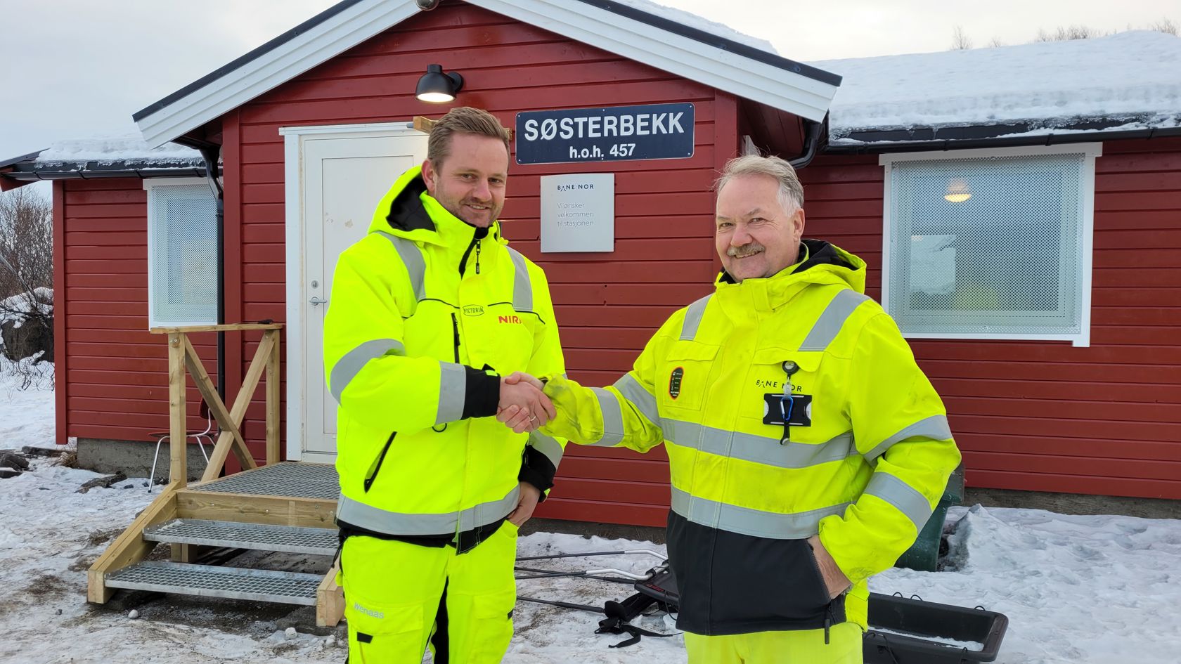 Theis Tarp Rasmussen i NIRAS, og Tor Gunnar Pedersen i Bane NOR, på befaring på Søsterbekk