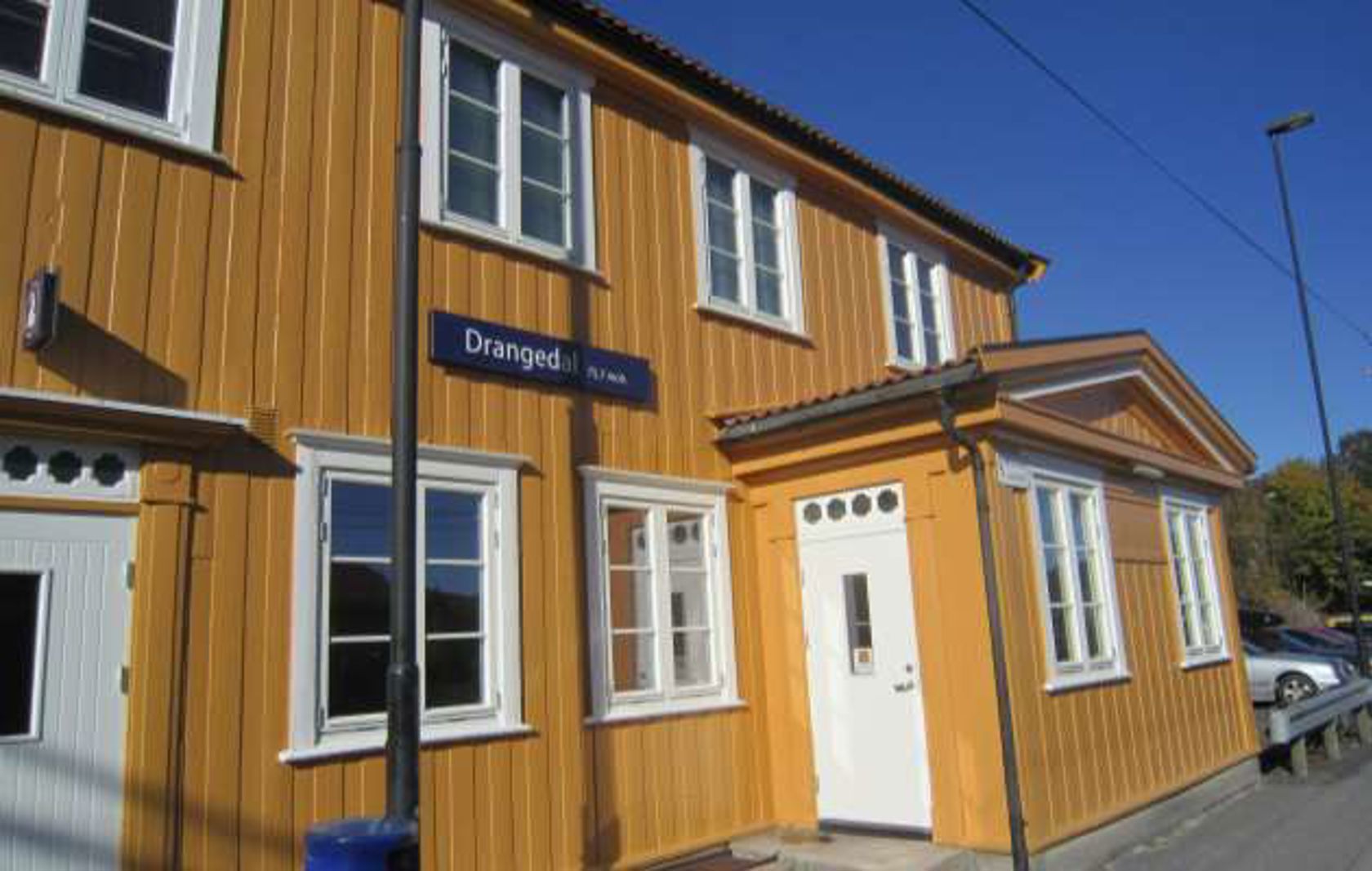 Exterior view of Drangedal station