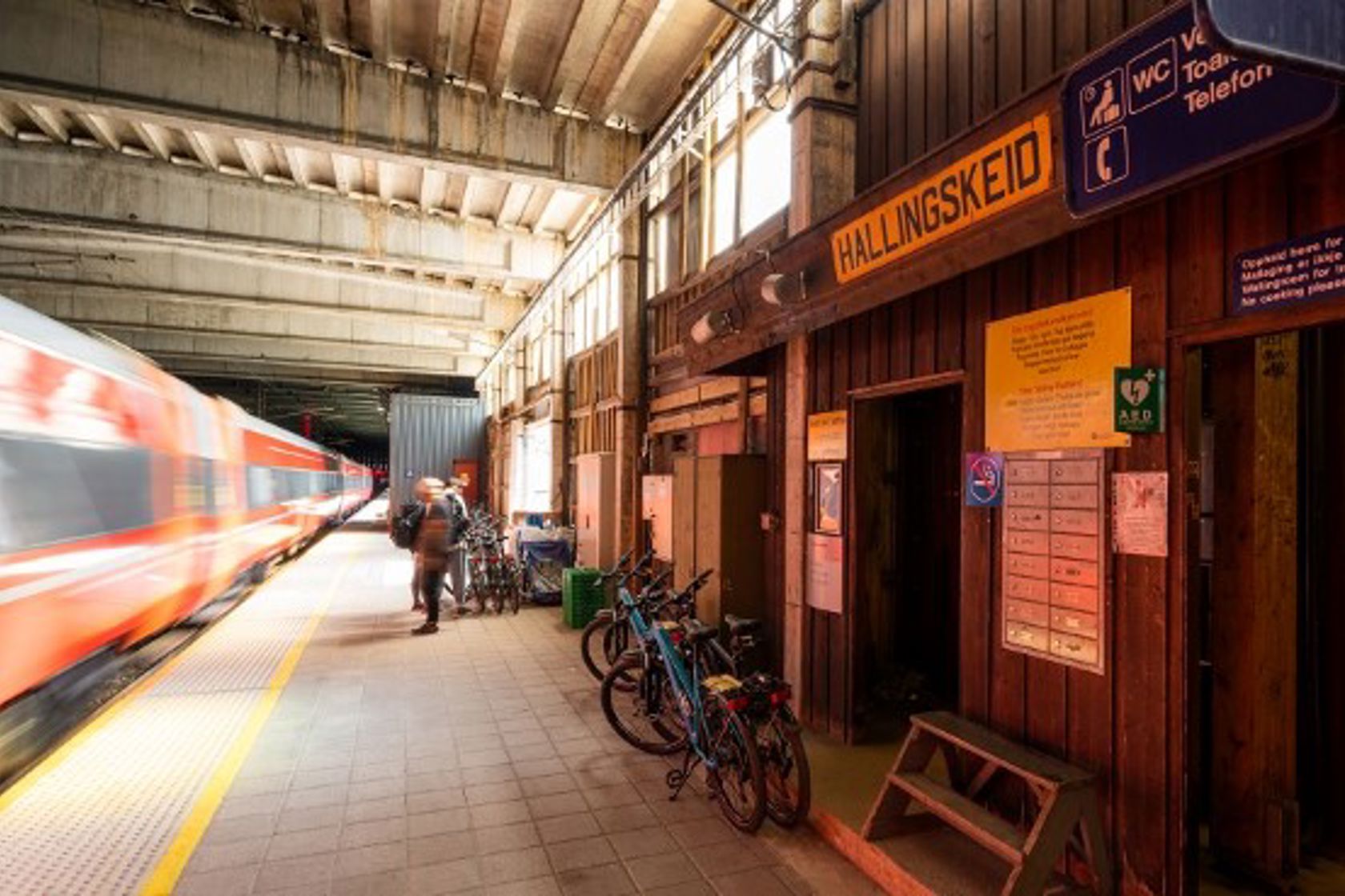 Exterior view of Hallingskeid station