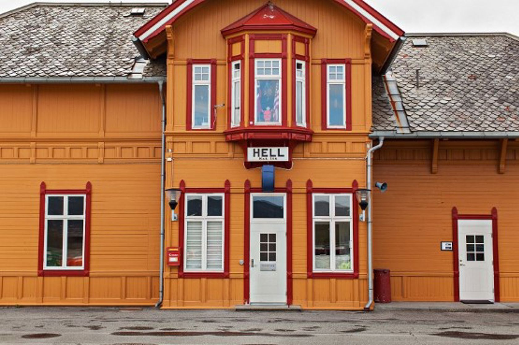 Eksteriørbilde av Hell stasjon