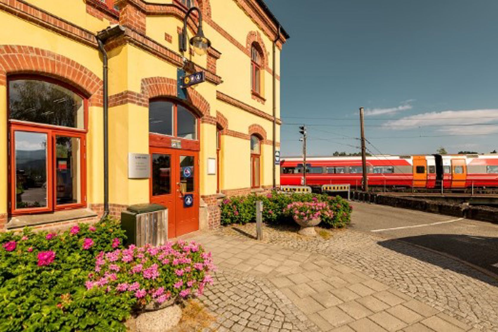 Eksteriørbilde av Hønefoss stasjon