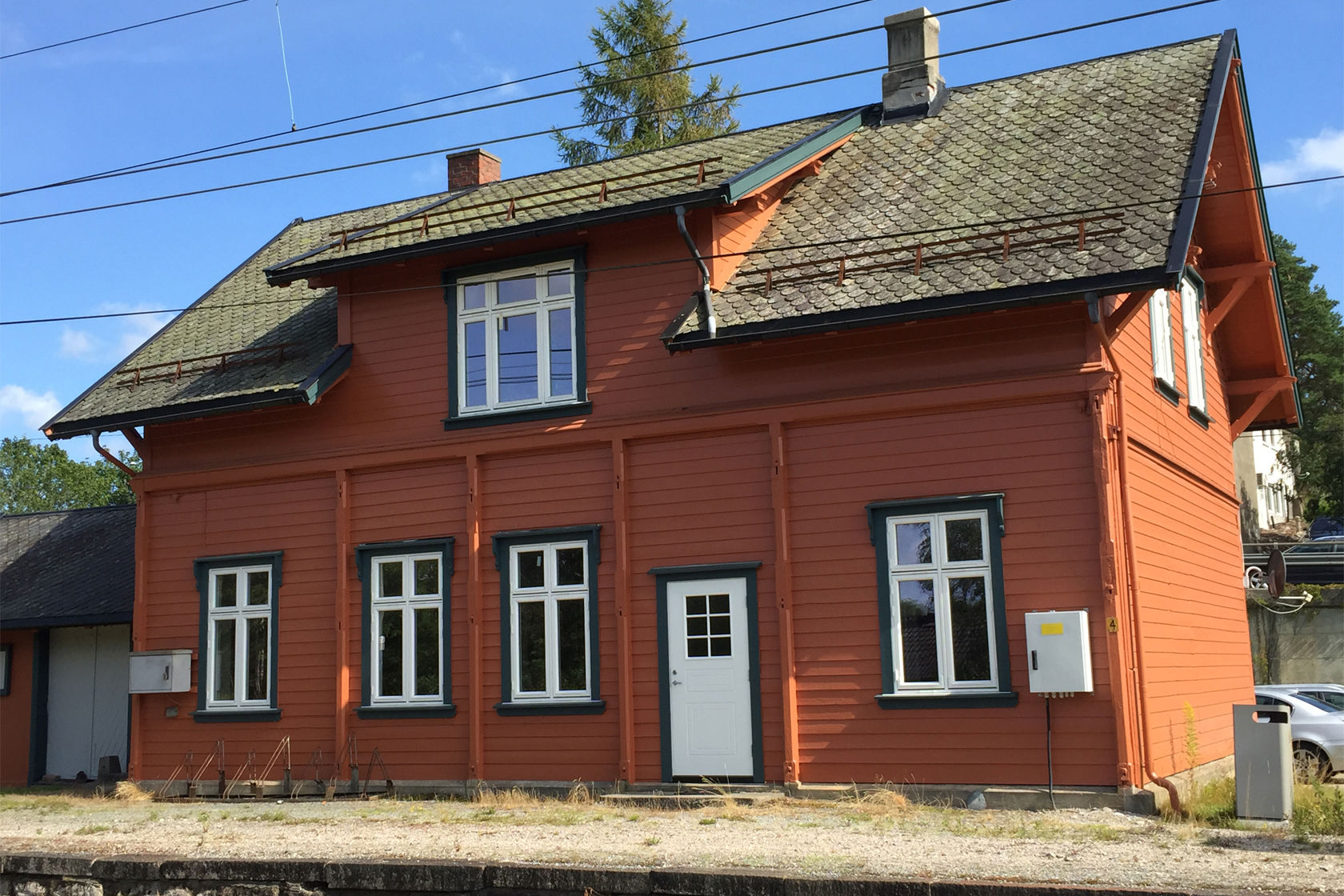 The station building at Ise station