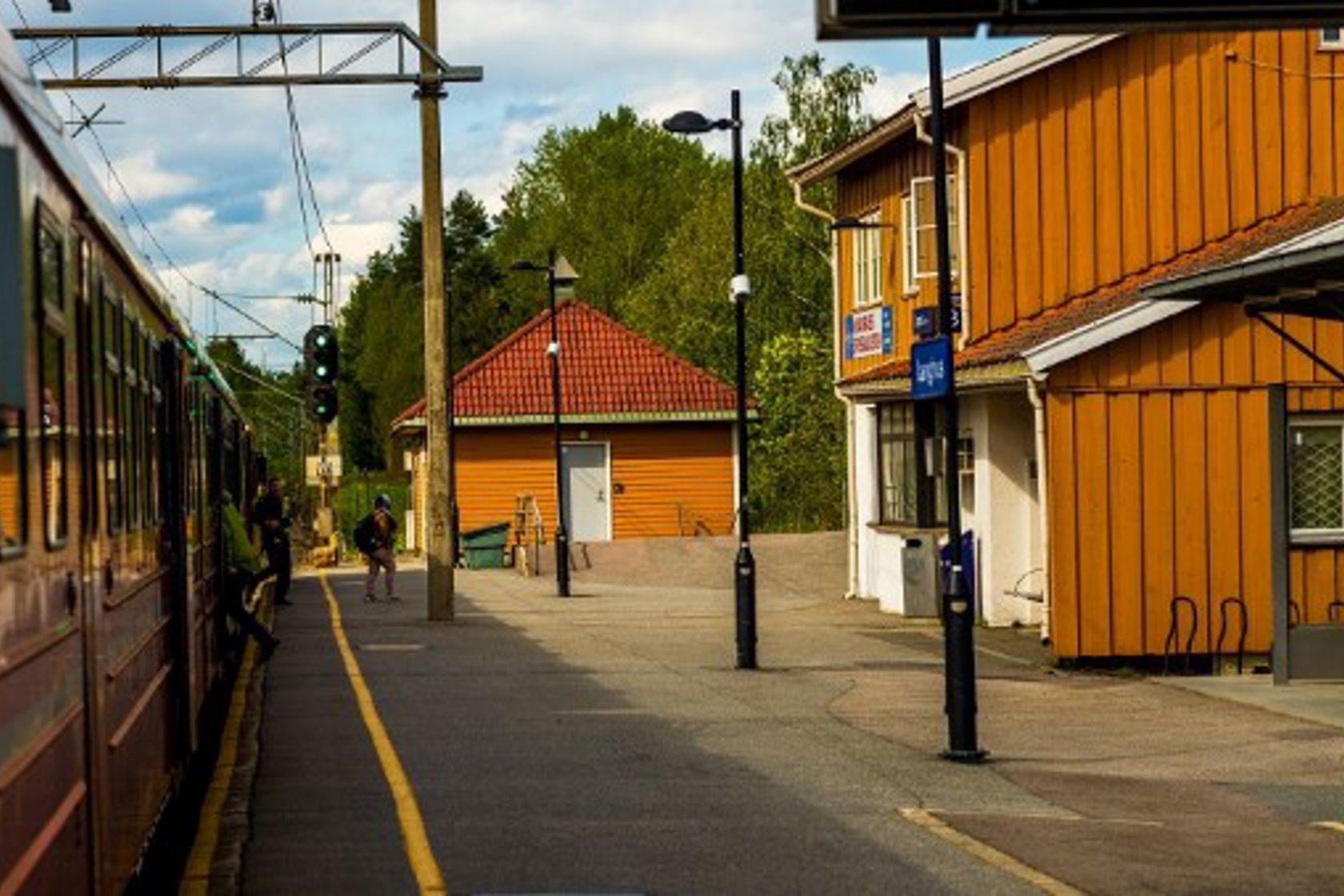 Eksteriørbilde av Langhus holdeplass