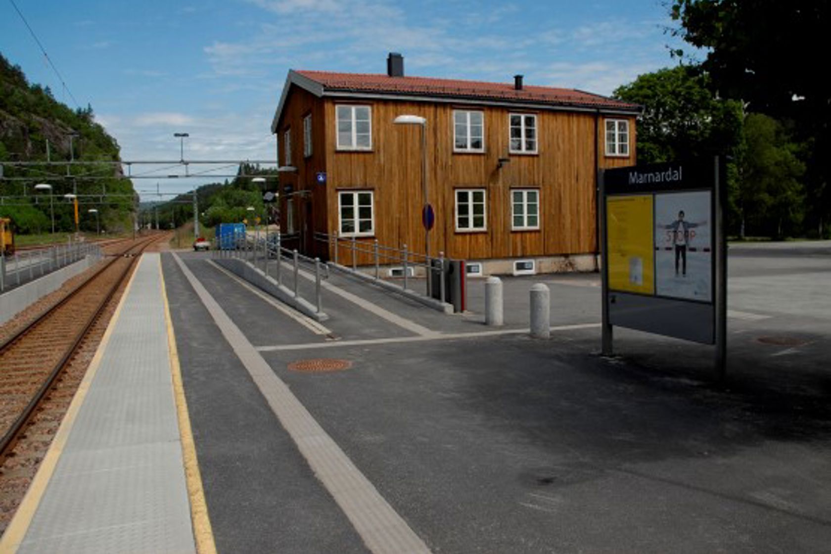 Exterior view of Marnardal station