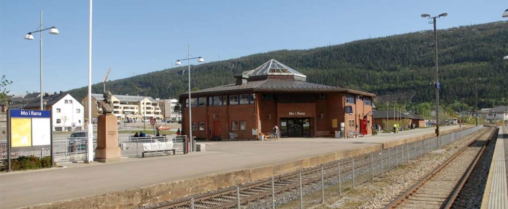 Eksteriørfoto av Mo i Rana stasjon