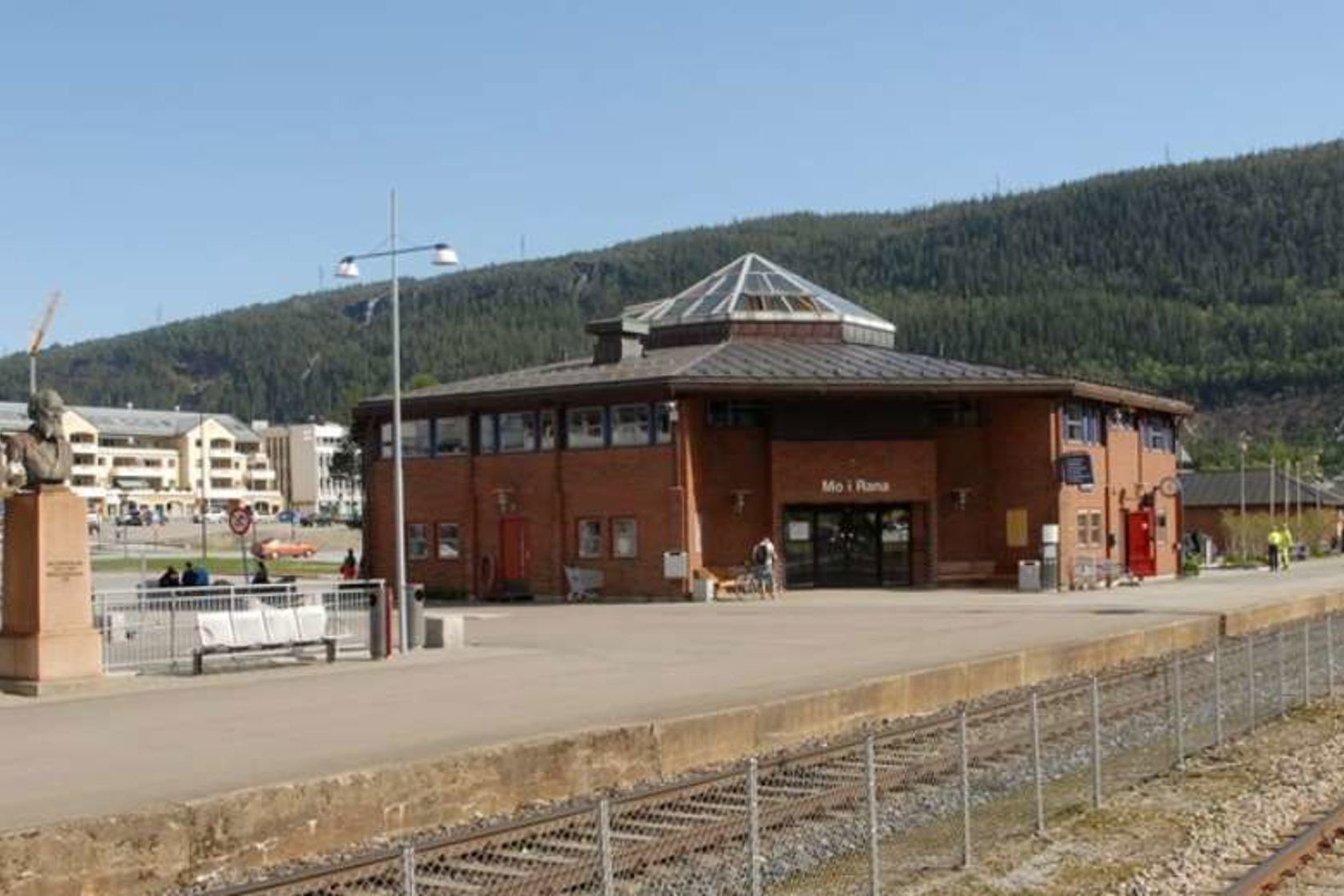Exterior view of Mo i Rana station
