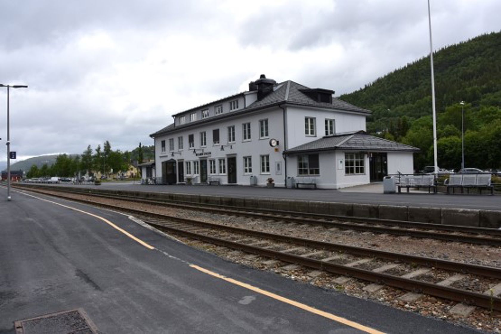 Exterior view of Mosjøen station