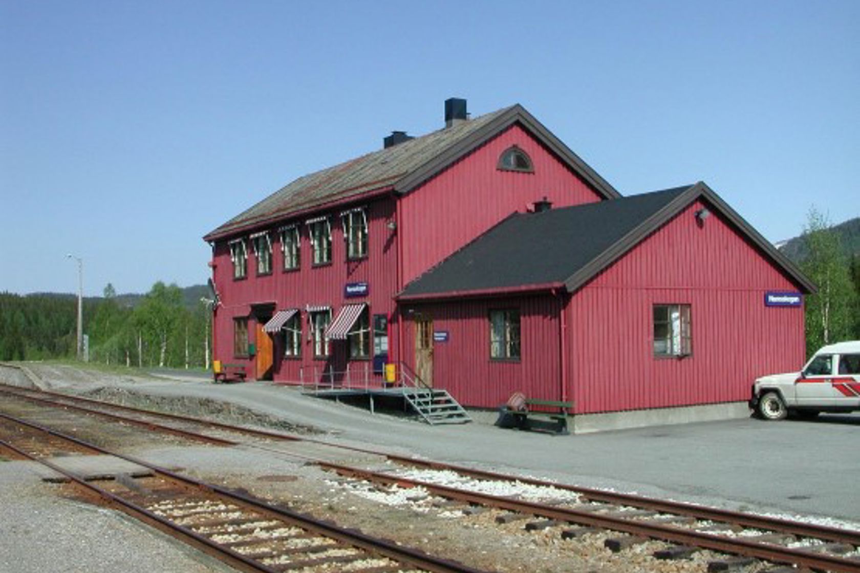 Exterior view of Namsskogan station