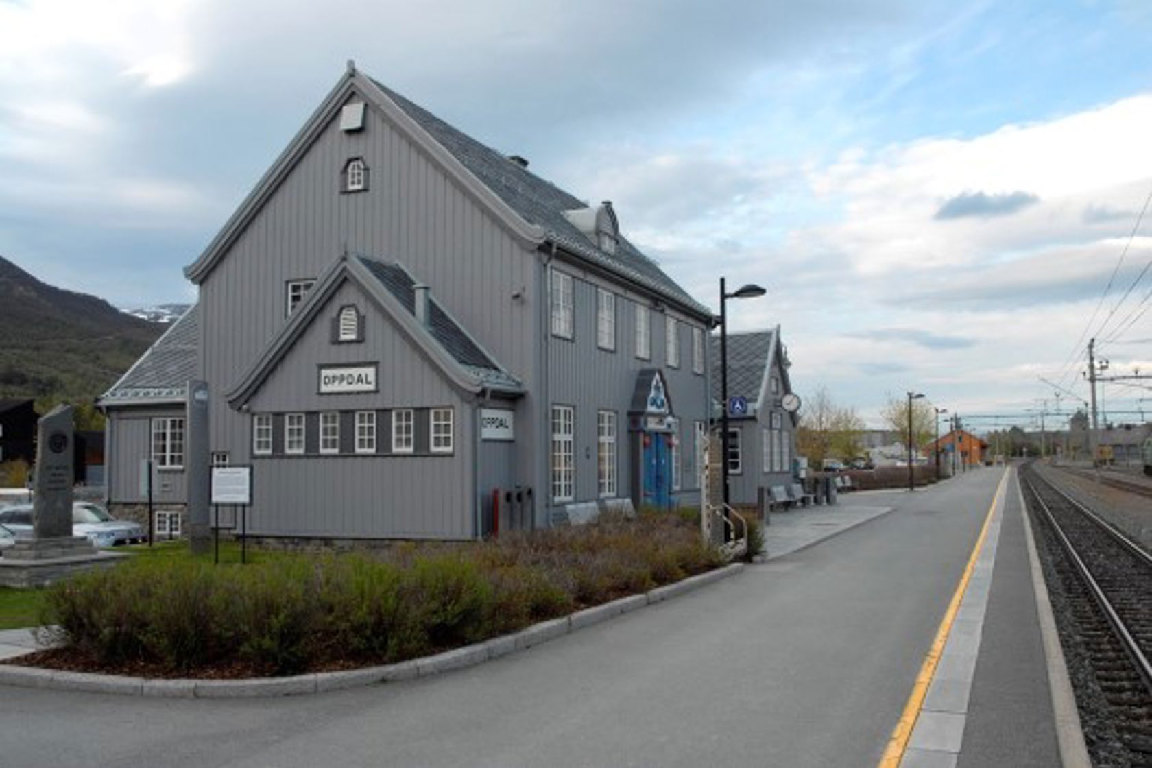 Exterior view of Oppdal station