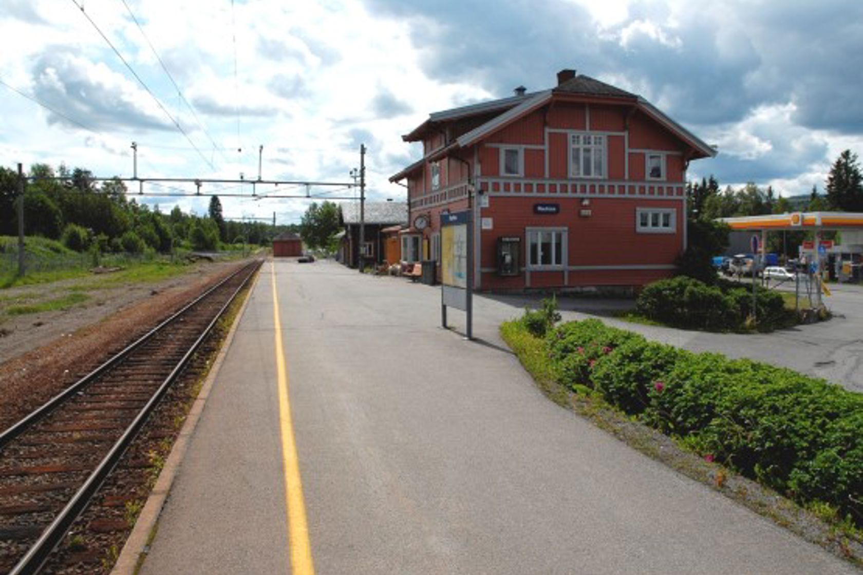 Exterior view of Raufoss station