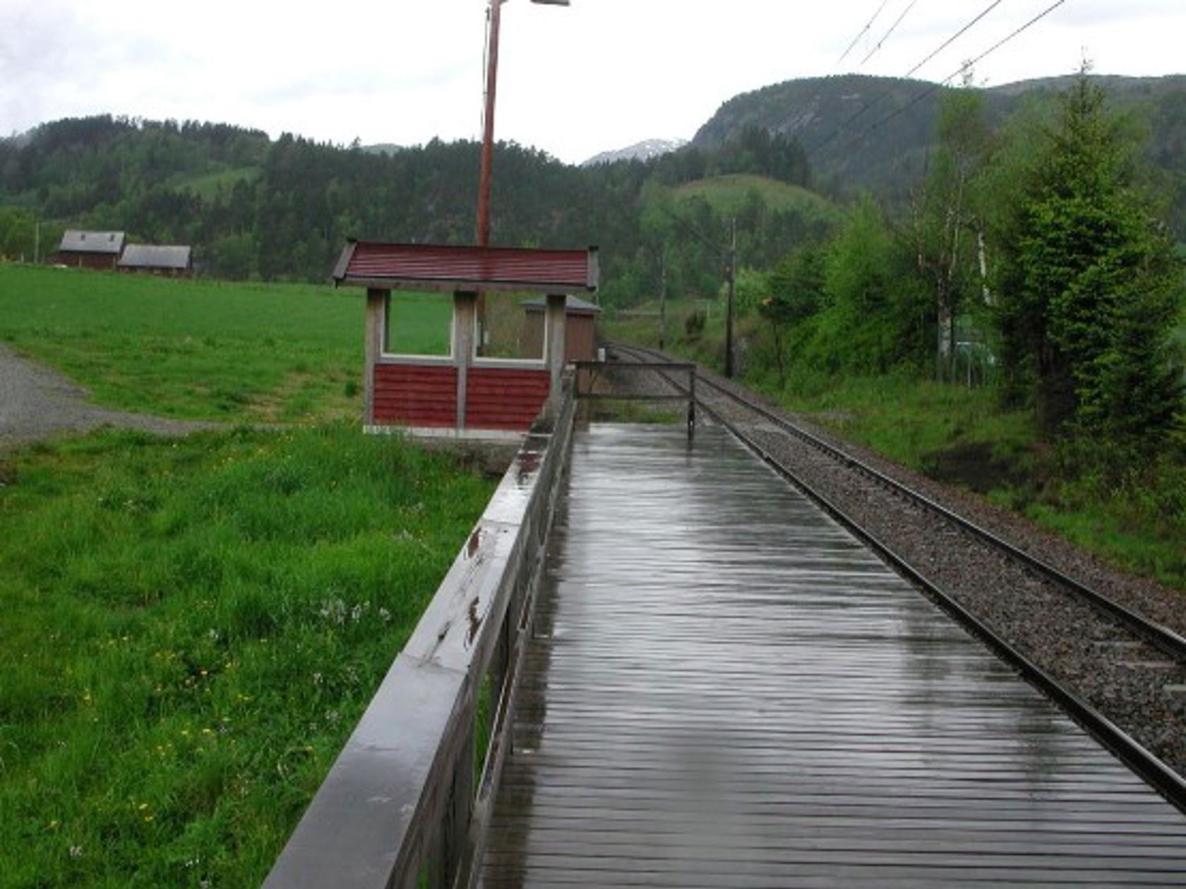 Eksteriørfoto av Seimsgrend holdeplass