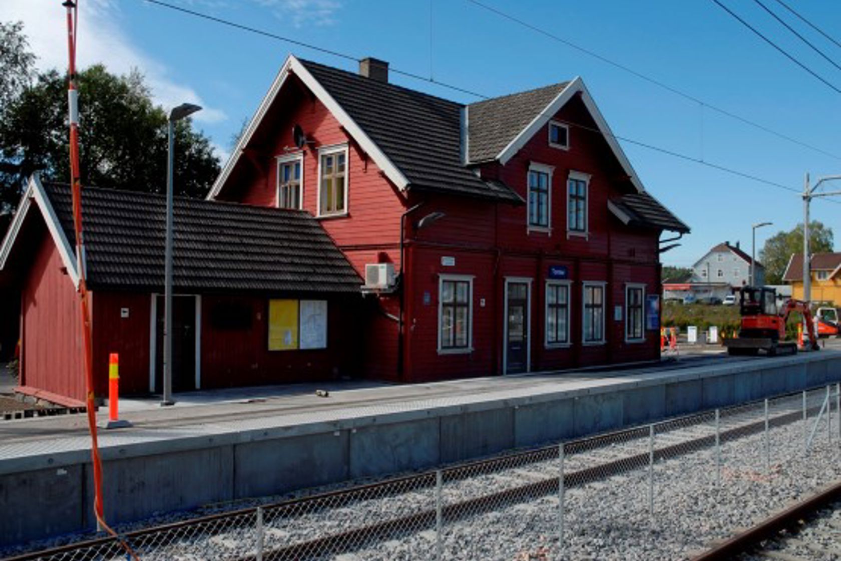 Exterior view of Tomter station