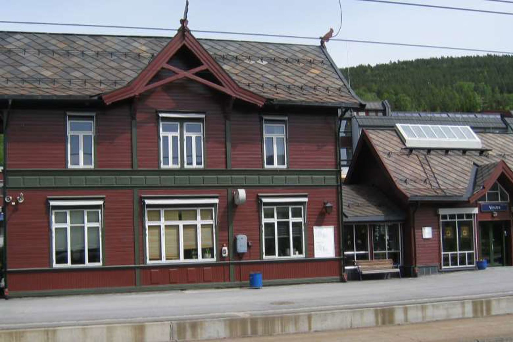 Exterior view of Vinstra station