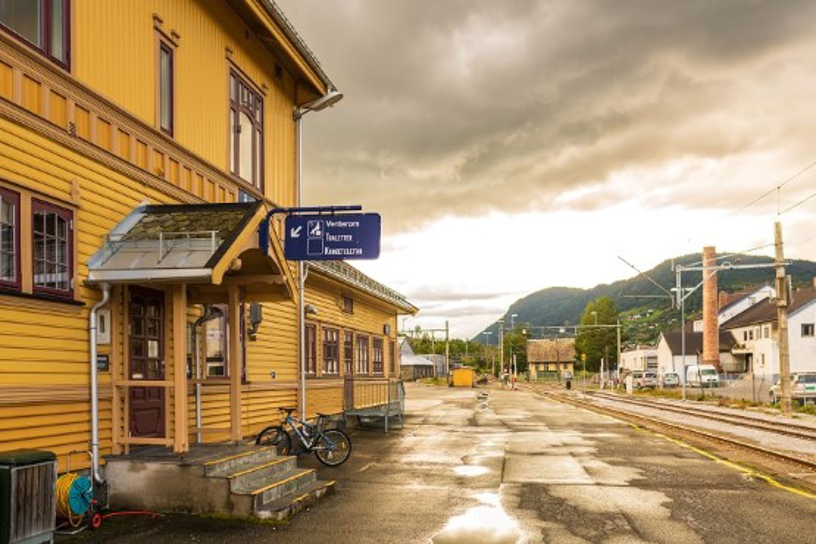 Exterior view of Ål station
