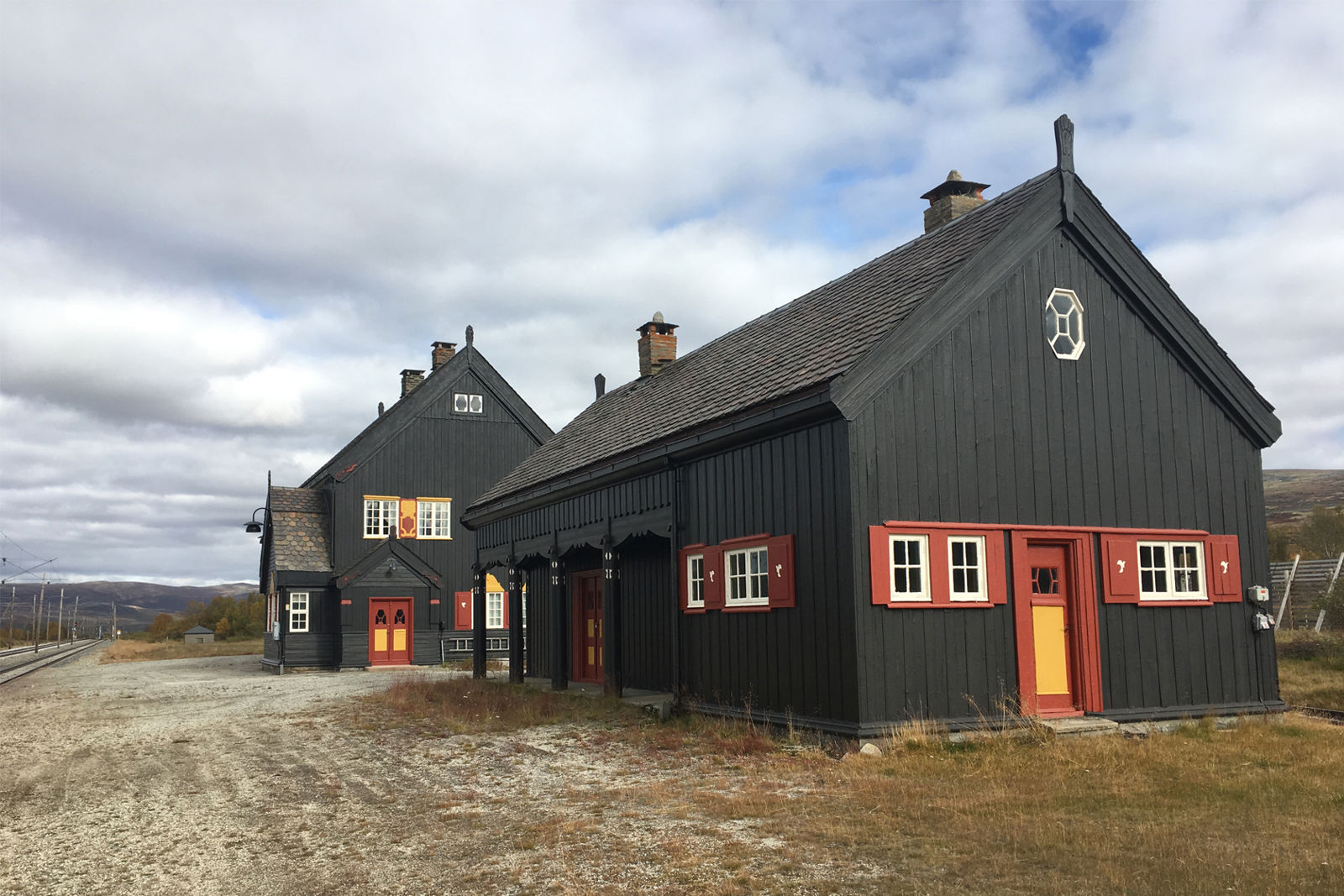 The station building at Fokstua station