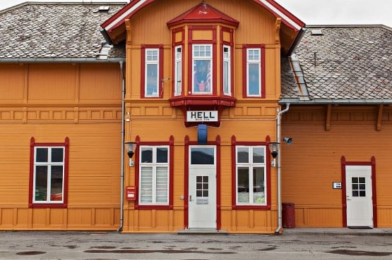 Hell stasjon