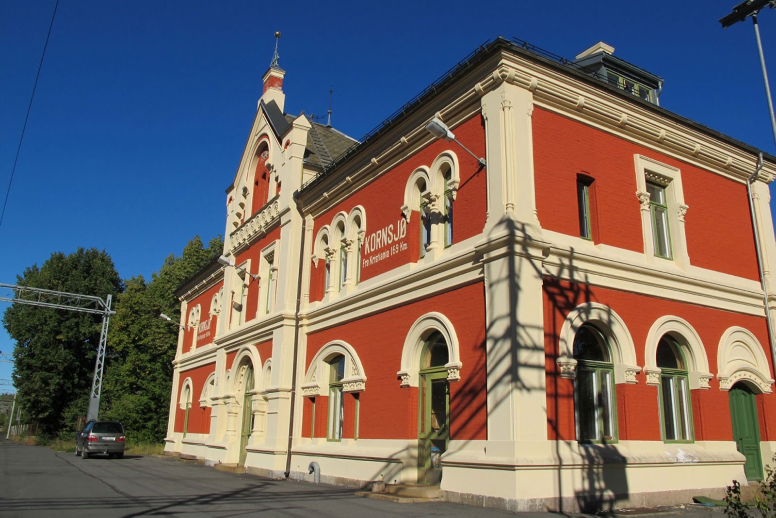 The station building at Kornsjø station