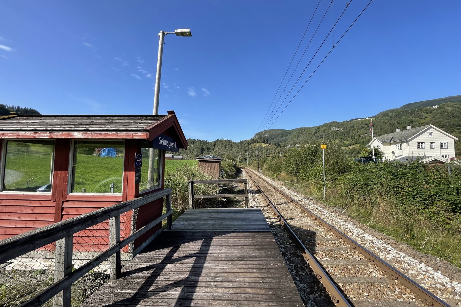 Eksteriørfoto av Seimsgrend holdeplass