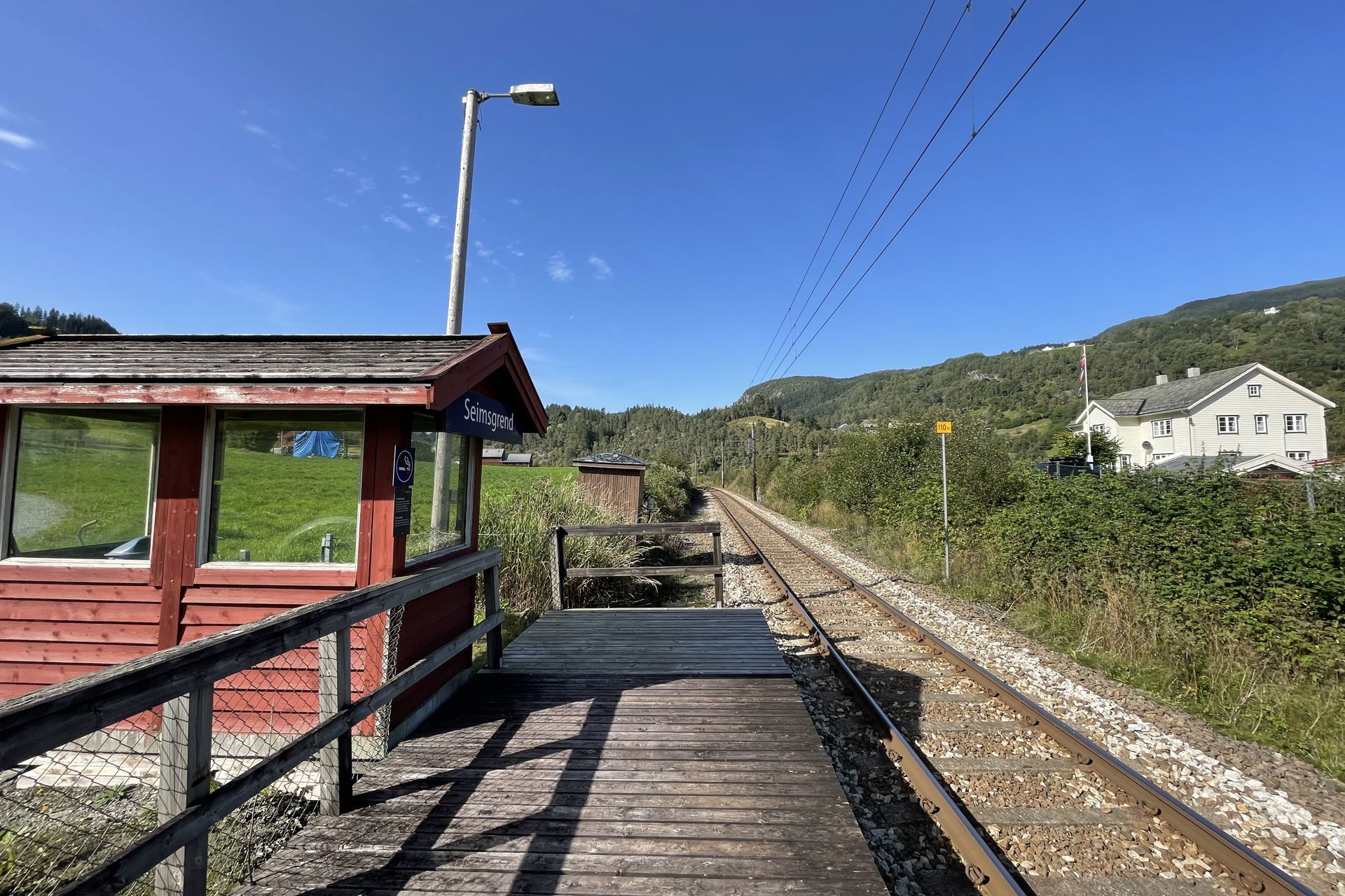 Exterior view of Seimsgrend station