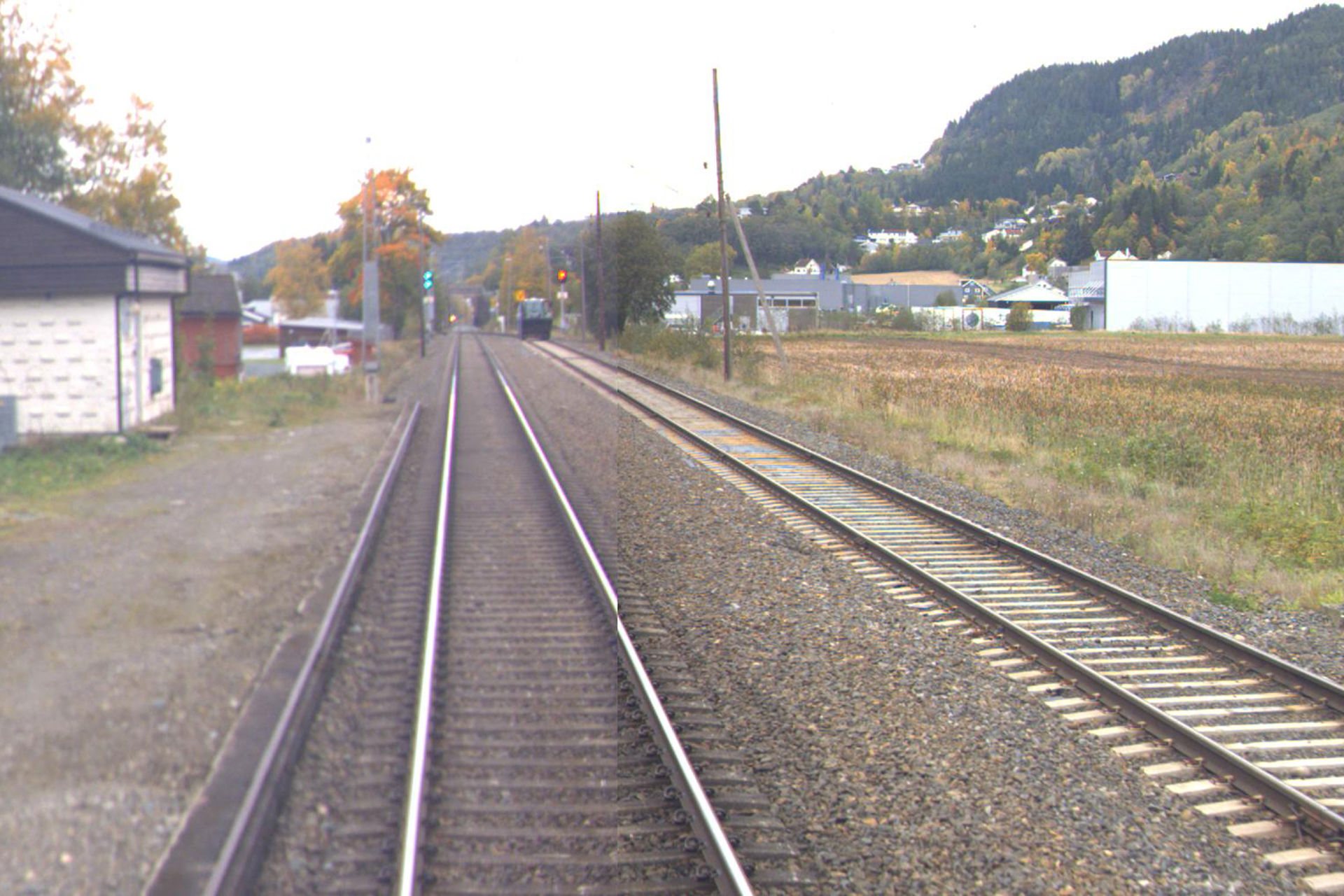 Tracks and building at Søberg station